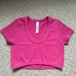 Alo crop top pink size Medium
